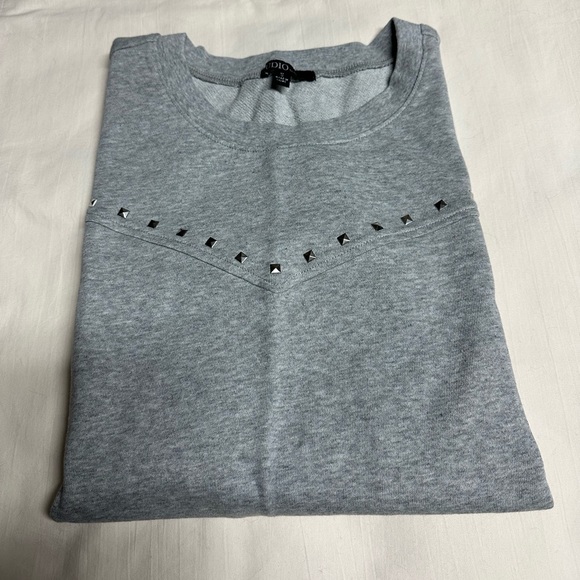 Studio by JPR Med Heather Grey Top/Sweatshirt, size S - Picture 1 of 7